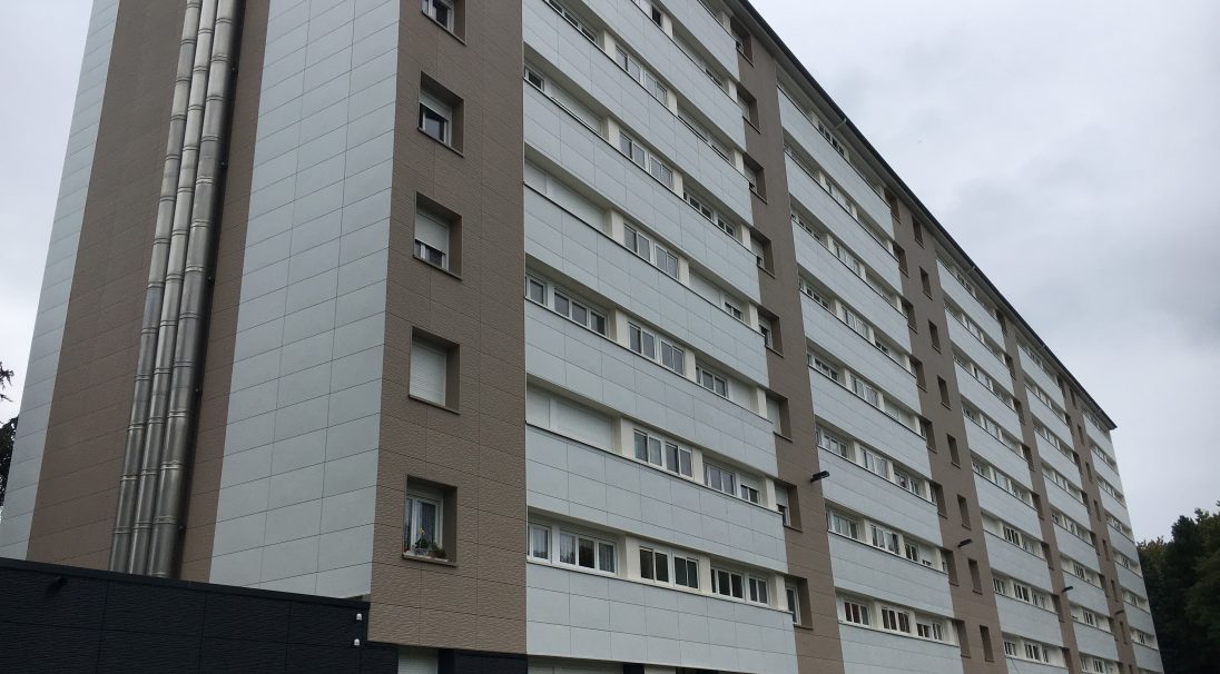 Fassade Les Gayeules Wohngebäude (Rennes) - Verkleidung mit oder ohne Unterkonstruktion (VmU & VoU)