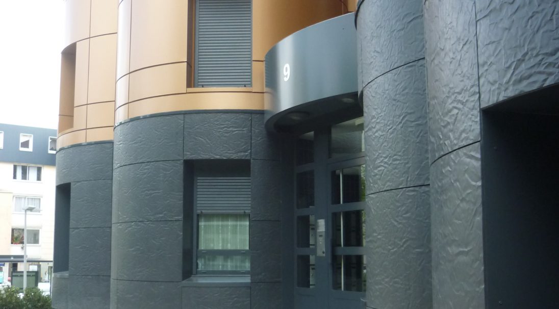Fassade "Tour des Jeunes Mariés" Wohngebäude (Noisel) - Verkleidung mit Unterkonstruktion (VmU)