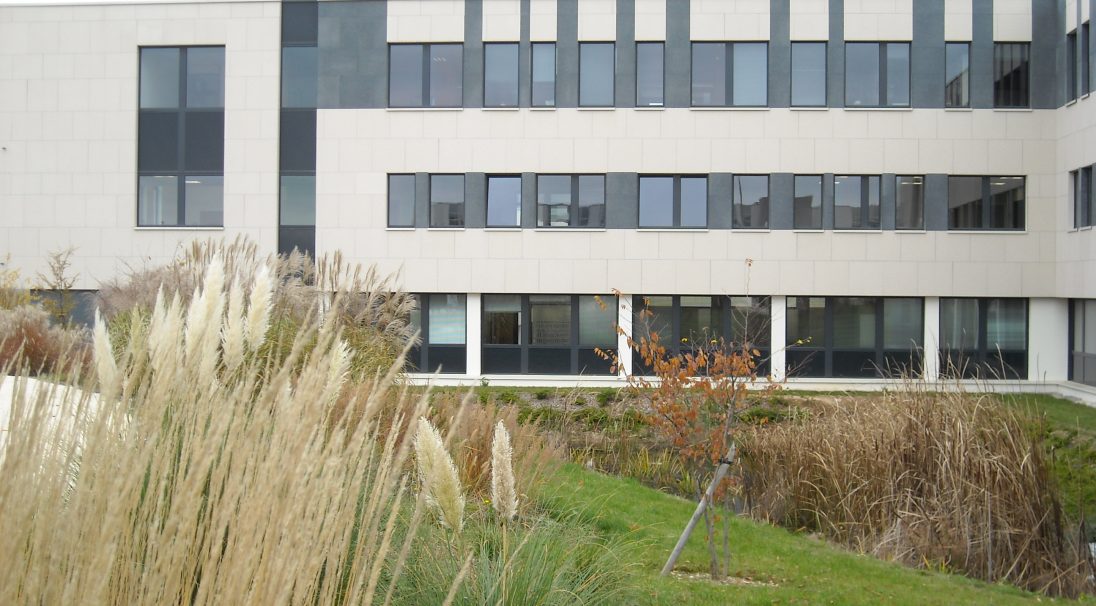 Fassade Bürogebäude ZAC Valmy, Dijon, Verkleidung mit Unterkonstruktion (VmU), TRIA Architekten