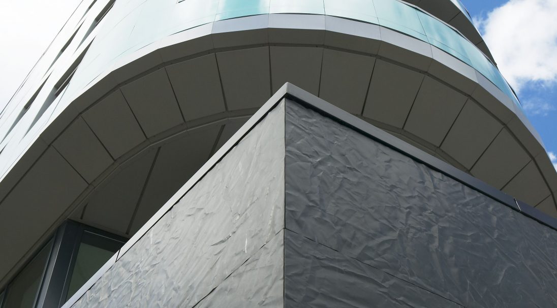Fassade The Gateway, Leeds (UK) - Verkleidung mit Unterkonstruktion (VmU) - Architekt: Cary Jones