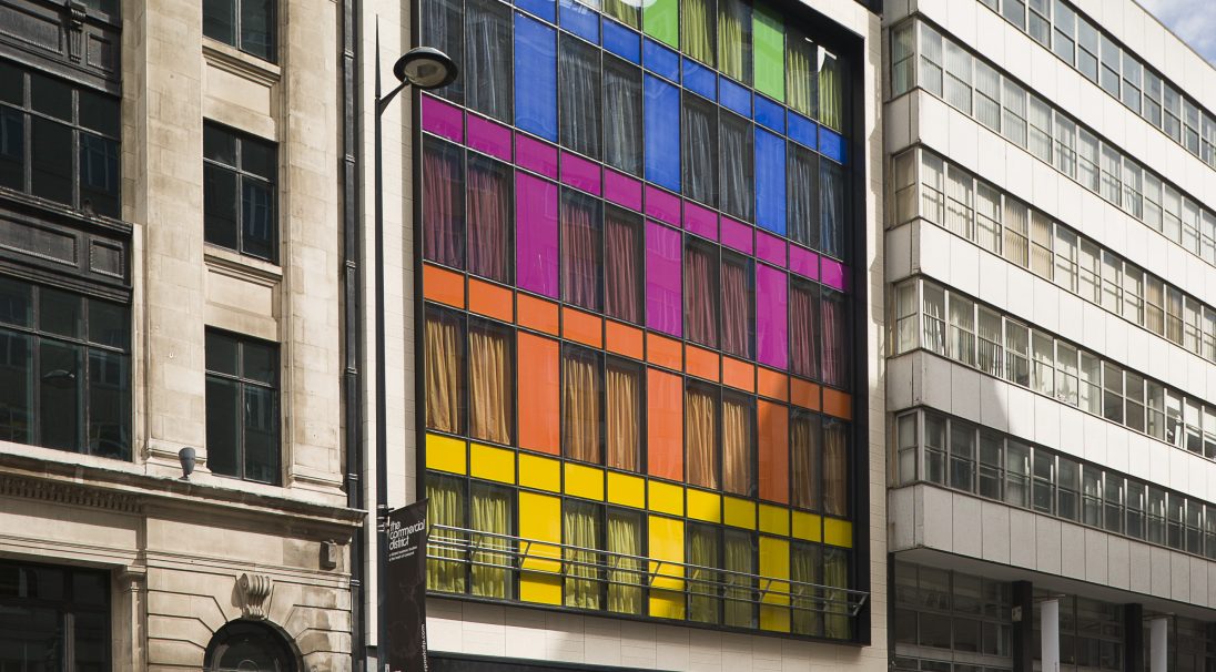 Fassade Hotel Indigo, Liverpool (UK), Verkleidung mit Unterkonstruktion (VmU), Architekten Falconer Chester Hall