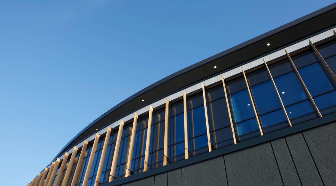 Fassade Spire Hospital, Manchester (UK), Verkleidung mit Unterkonstruktion (VmU), Halliday Meecham Architects