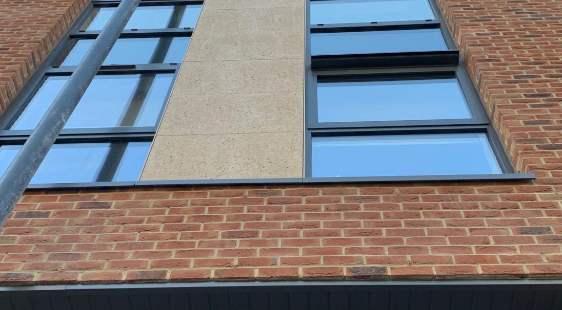 Fassade Forth Bank - Newcastle (UK) - Verkleidung mit Unterkonstruktion (VmU)