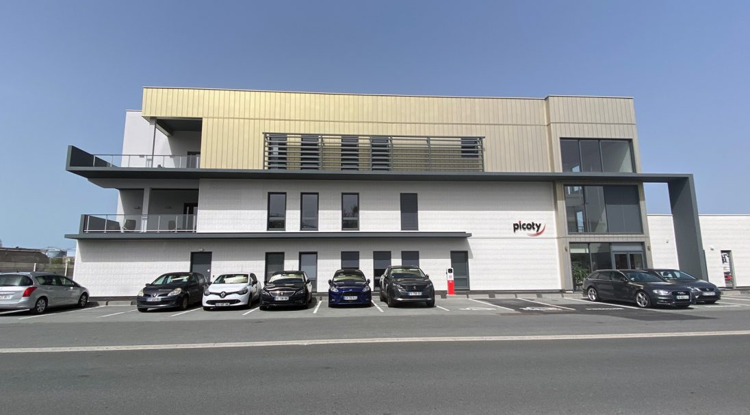 Fassade Bürogebäude PICOTY, La Rochelle (Frankreich), Verkleidung mit Unterkonstruktion (VmU), Architekten MILLET architecture