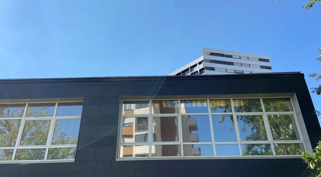 CAREA FACADE - Réalisation de la Façade de l'Ecole élémentaire, Nantes (44) - Bardage Sans Ossature (BSO)