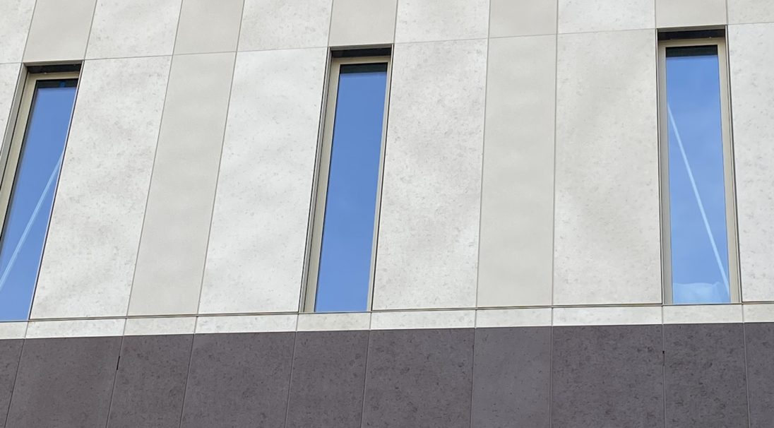 CAREA FASSADE - Realisierungen von Gebäuden mit unserer Fassadenverkleidung: Teichviertel - Genève (CH), Verkleidung mit Unterkonstruktion (VmU)