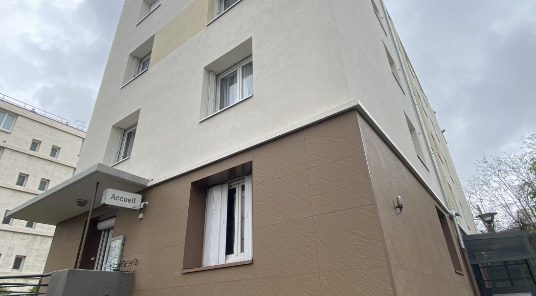CAREA FASSADE - Beispiel für Leistungen im Wohnungswesen: Residenz Bois Joly, Nanterre (FR) - (VmU) - GRANIT Aussehen.